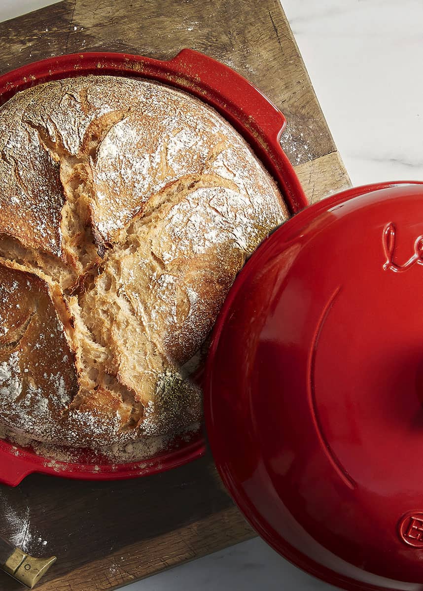 Moule en céramique rouge pour pain de campagne de chez Emile Henry