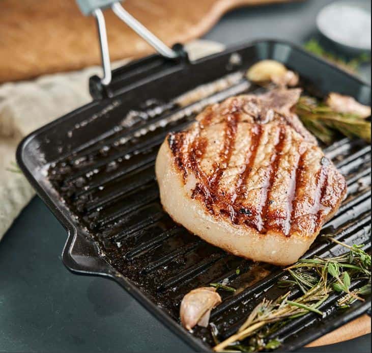 grill carré fonte staub viande grillade